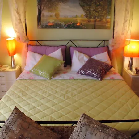 A Casa Olimpia Tra Taormina, Etna E Catania Bed & Breakfast